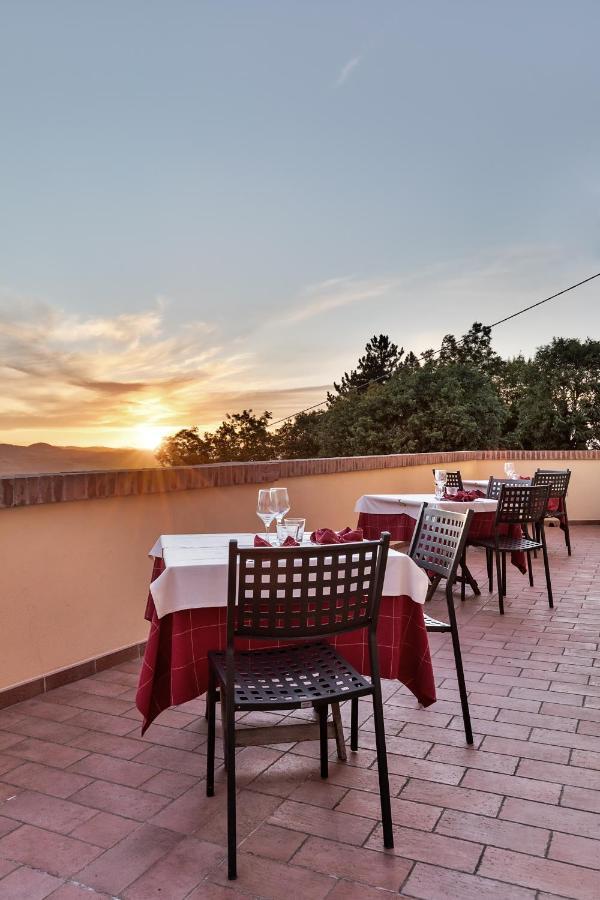 Osteria Belvedere San Leo Extérieur photo
